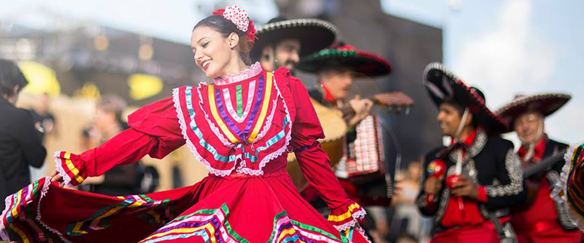 Azteken en Concheros dansen